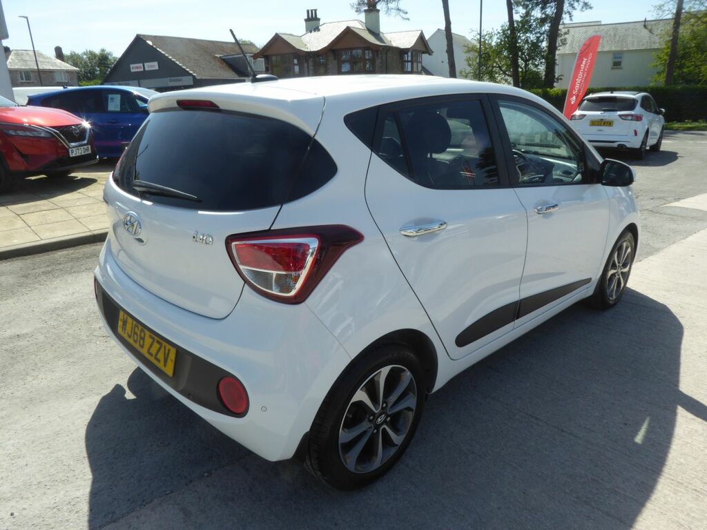 Hyundai I10 1.2 Premium Se Navigation 87 Ps 2 Owners From New WJ68ZZV White #2