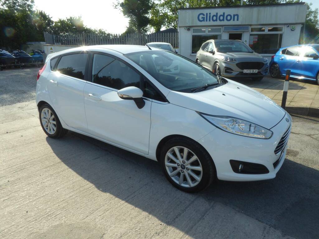 Ford Fiesta 1.0 Ecoboost Titanium 100 Ps 2 Owners From New White