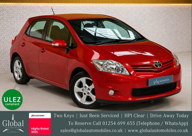 Toyota Auris 1.6 V-matic Tr Hatchback Red #3