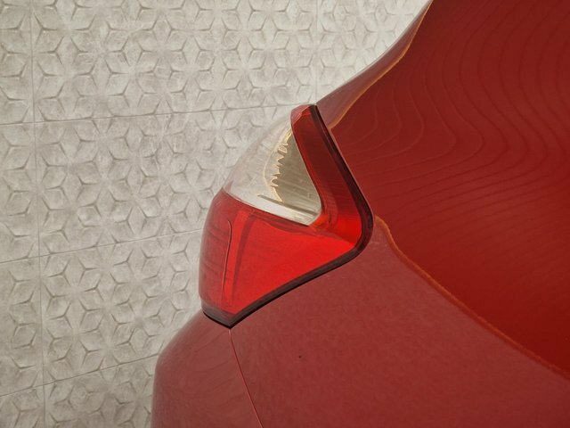 Toyota Auris 1.6 V-matic Tr Hatchback Red #4