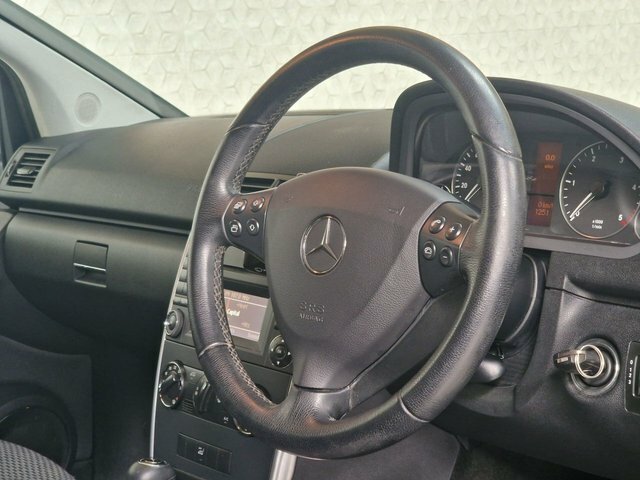 Mercedes-Benz A Class 1.5 A160 Avantgarde Se Cvt Black #20