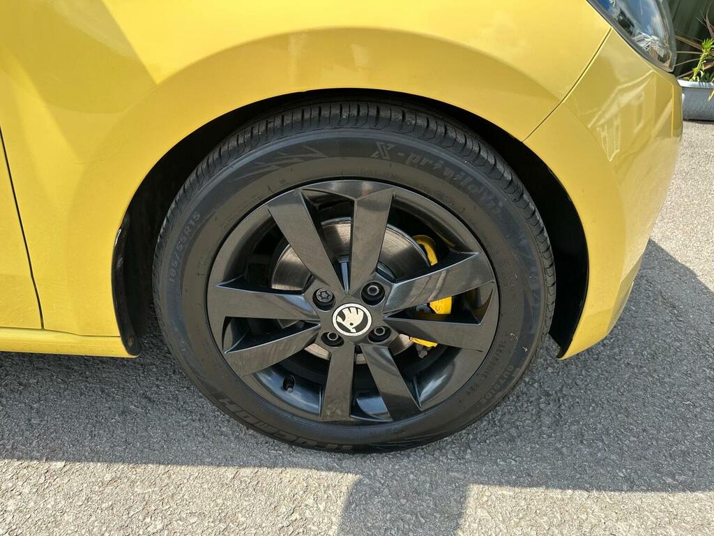 Skoda Citigo Hatchback 1.0 Mpi Colour Edition Euro 6 2017 OY67GZZ Yellow #5