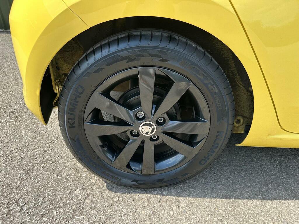 Skoda Citigo Hatchback 1.0 Mpi Colour Edition Euro 6 2017 OY67GZZ Yellow #4