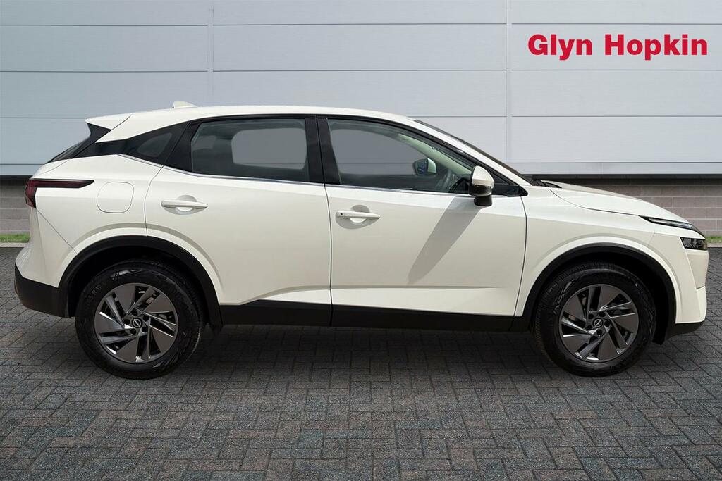 Nissan Qashqai 1.3 Dig-t Mh 158 Acenta Premium Xtronic LN73XBE White #2