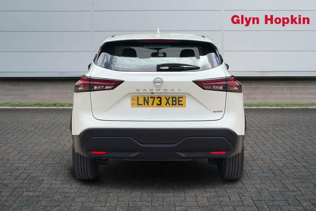 Nissan Qashqai 1.3 Dig-t Mh 158 Acenta Premium Xtronic LN73XBE White #4
