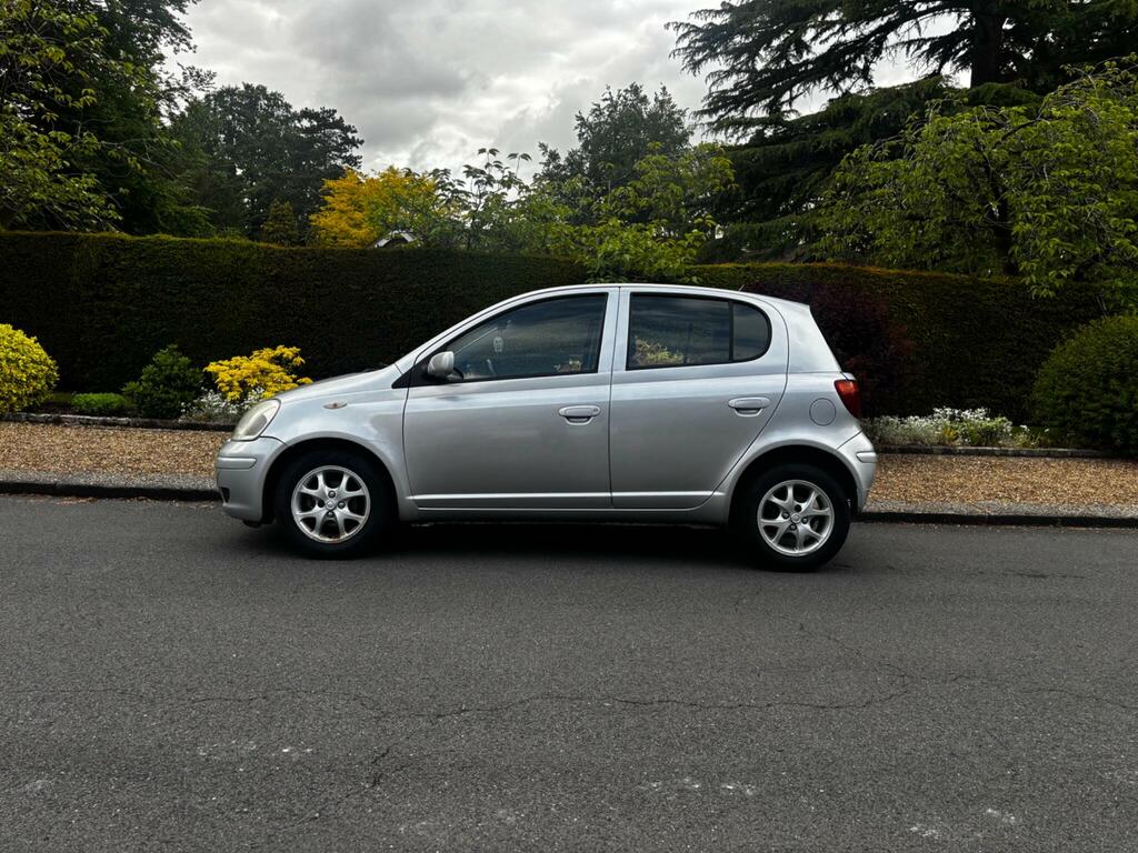 Toyota Yaris 1.3 Vvt-i T Spirit Silver #6