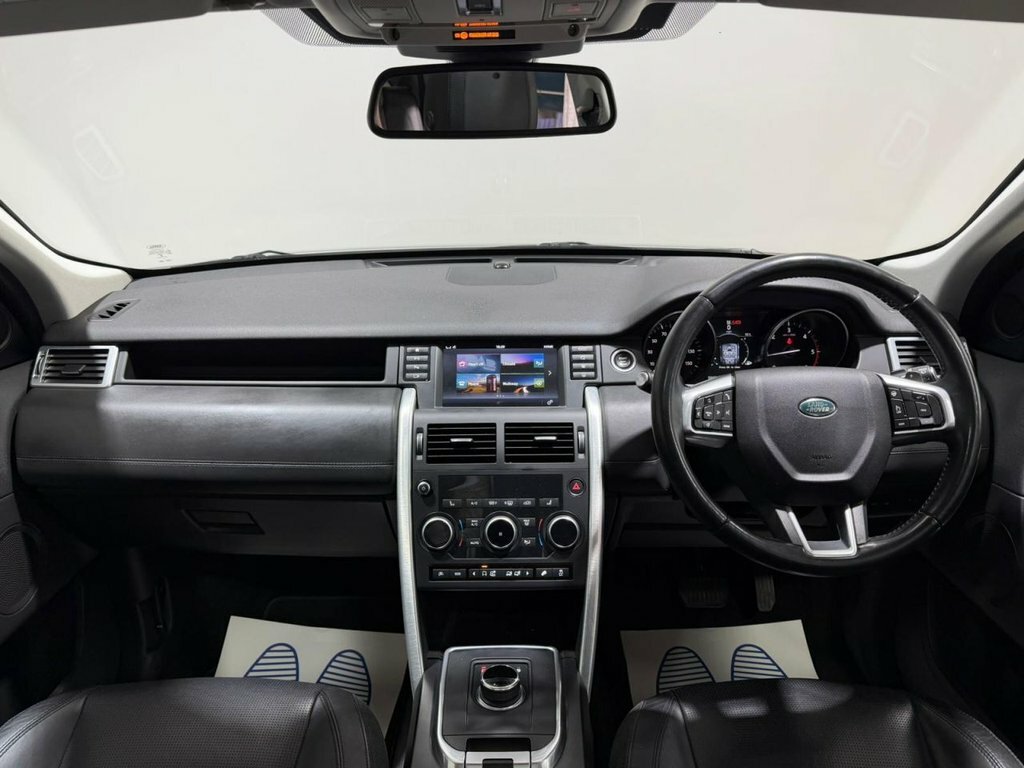 Land Rover Discovery Sport 2L Hse Luxury Black #4