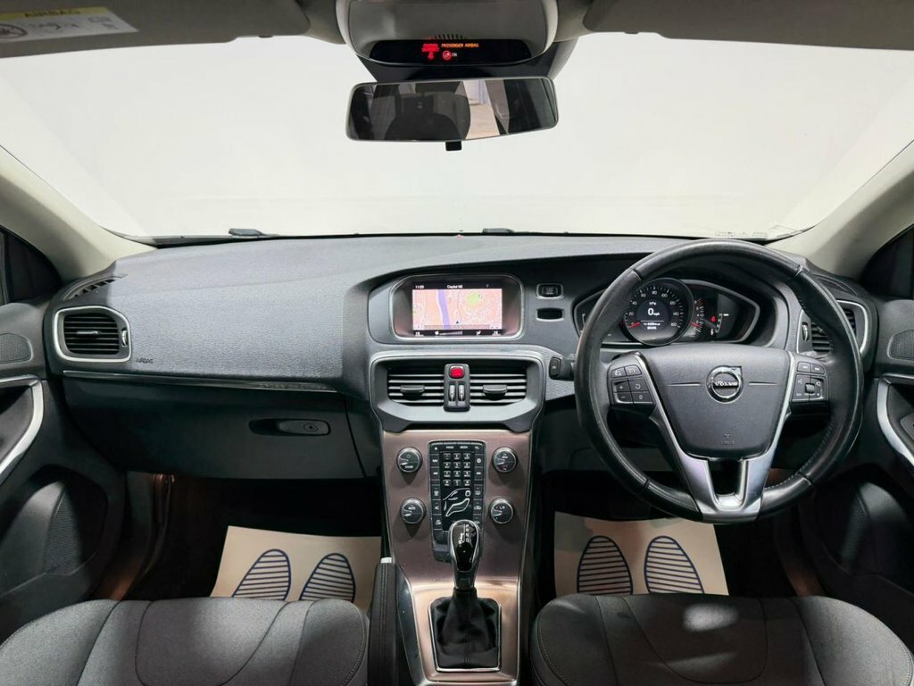 Volvo V40 Cross Country 1.5L Nav Plus YN68PDX Silver #4