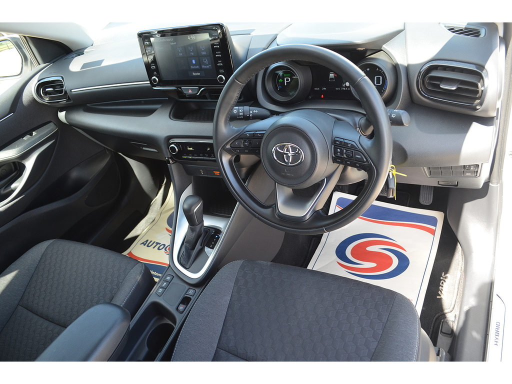 Toyota Yaris Vvt-h Design MK23LDY White #2