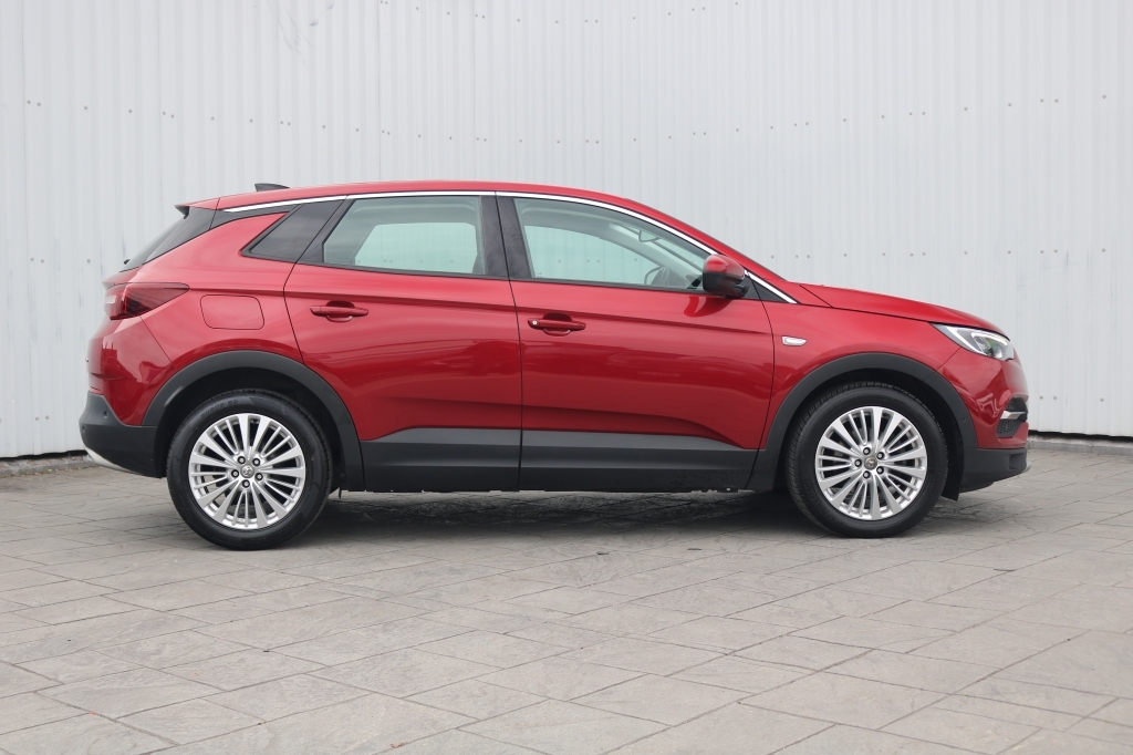 Vauxhall Grandland X Hatchback 1.5 BT20EFZ Red #2