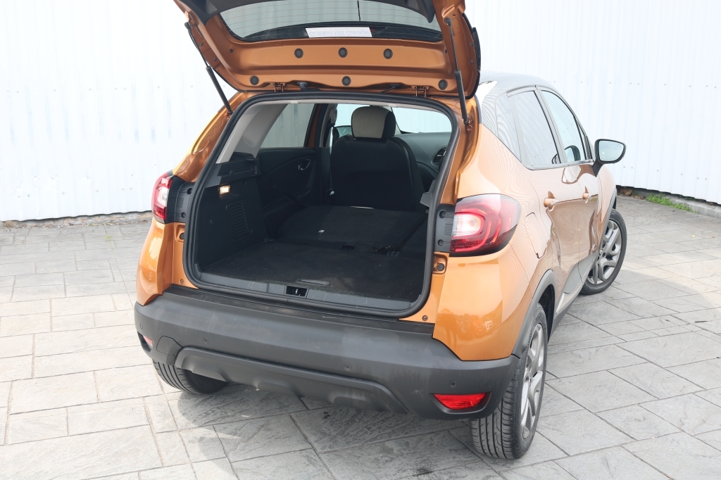 Renault Captur Hatchback 1.5 SH19UJR Black #6