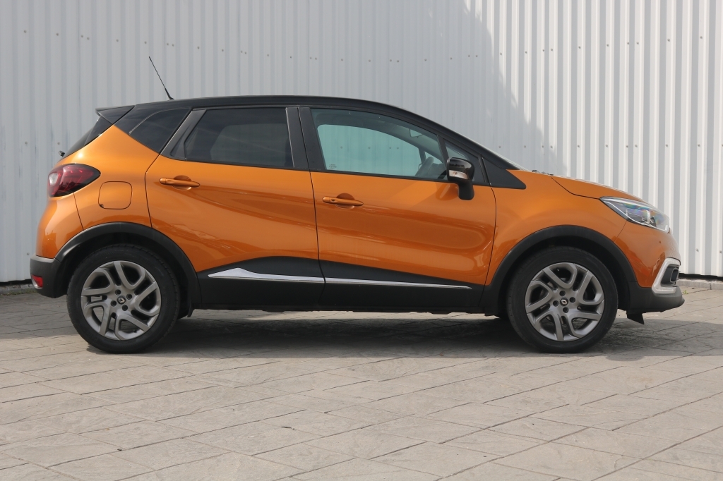 Renault Captur Hatchback 1.5 SH19UJR Black #2