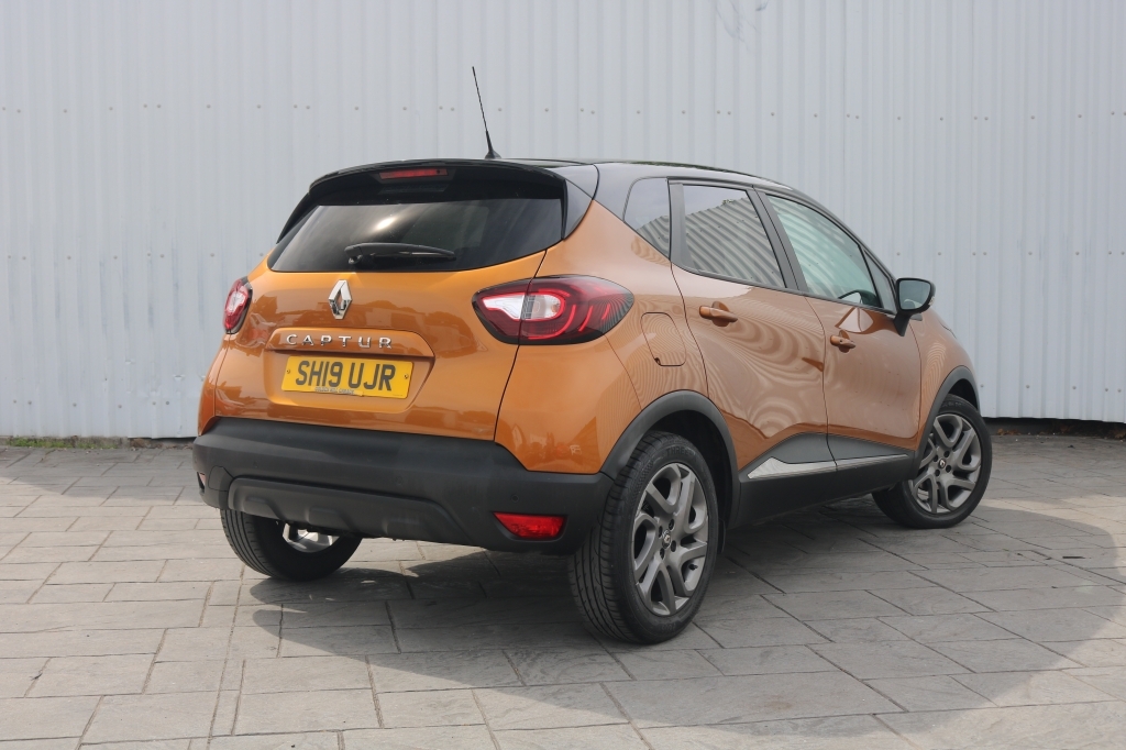 Renault Captur Hatchback 1.5 SH19UJR Black #4
