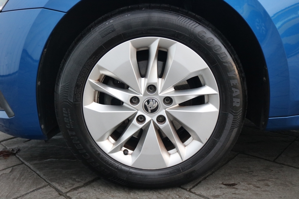 Skoda Octavia 1.0 Se Technology Blue #5