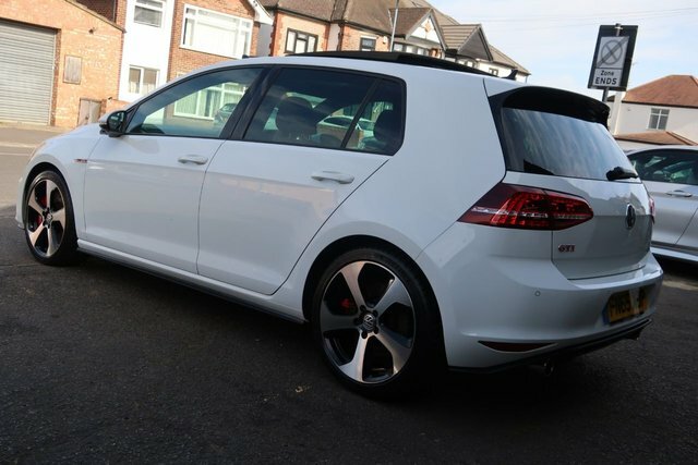 Volkswagen Golf 2015 2.0 Tsi Bluemotion Tech Gti Hatchback Pet FN65XDP White #6