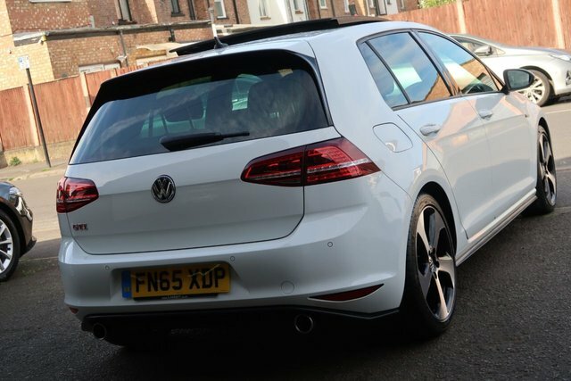 Volkswagen Golf 2015 2.0 Tsi Bluemotion Tech Gti Hatchback Pet FN65XDP White #4