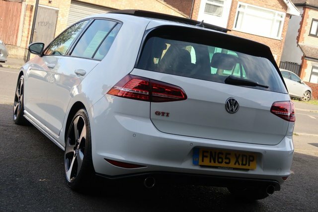 Volkswagen Golf 2015 2.0 Tsi Bluemotion Tech Gti Hatchback Pet FN65XDP White #5