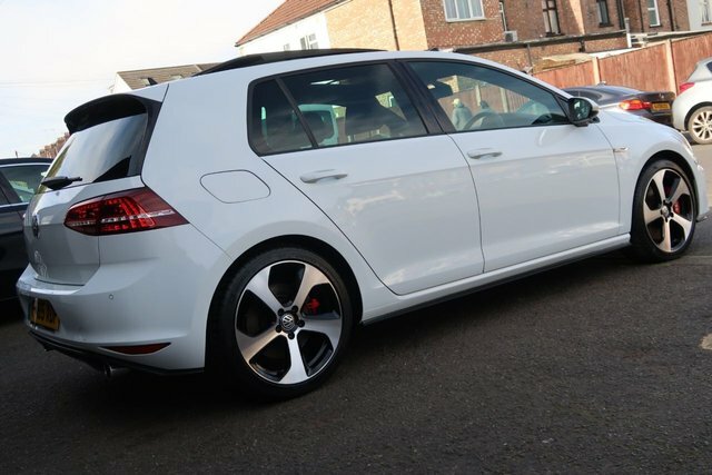 Volkswagen Golf 2015 2.0 Tsi Bluemotion Tech Gti Hatchback Pet FN65XDP White #3