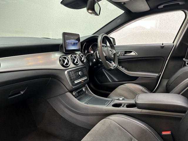 Mercedes-Benz A Class 2.0 A250 Amg Whiteart Premium Hatchback Petr RF67VUH White #3