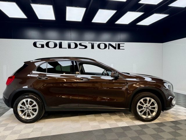 Mercedes-Benz GLA Class 1.6 Gla200 Se Executive Suv Eu CU68MLN Brown #2