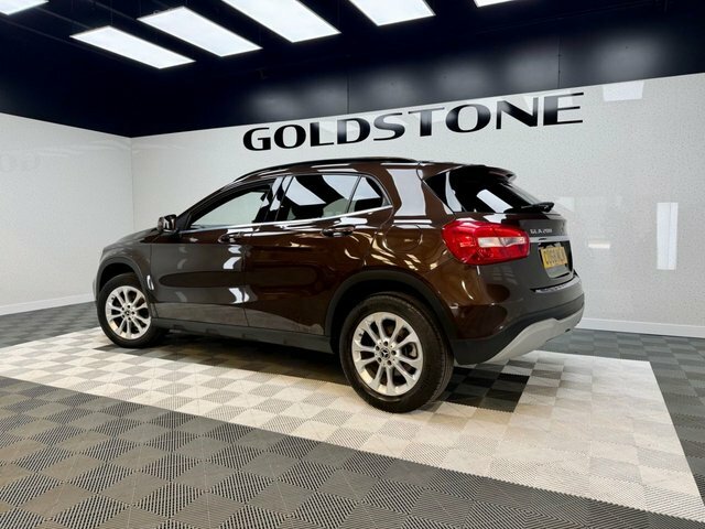 Mercedes-Benz GLA Class 1.6 Gla200 Se Executive Suv Eu CU68MLN Brown #5