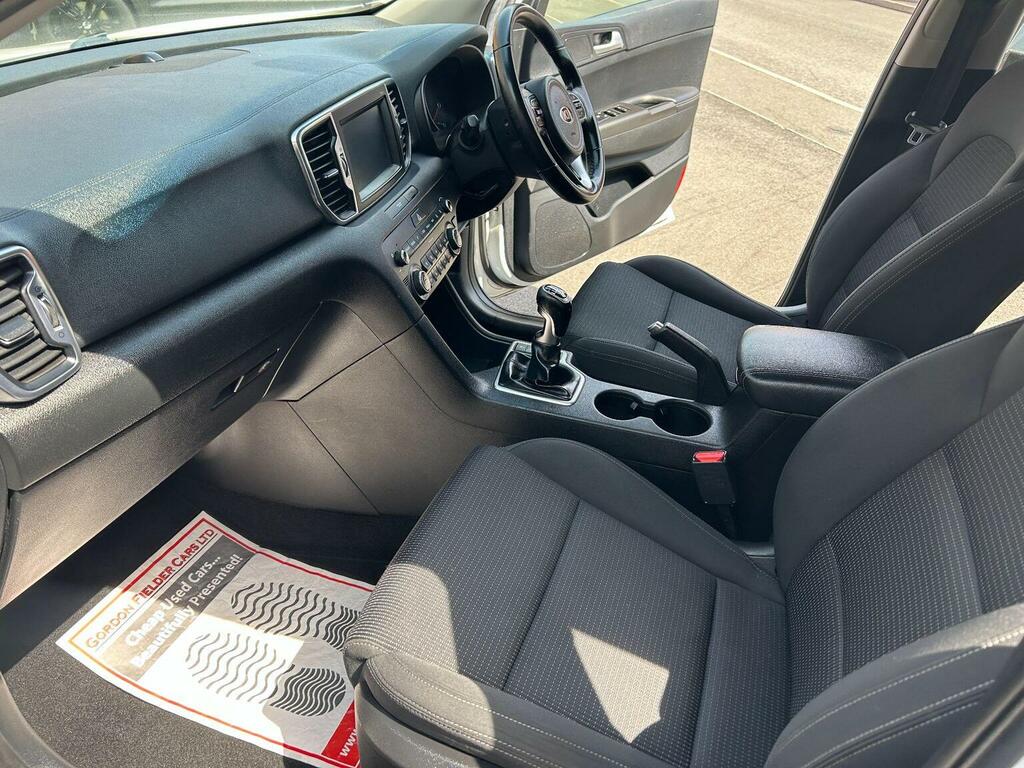 Kia Sportage Suv 1.7 Crdi 2 Euro 6 Ss 201616 FH16XNR White #4