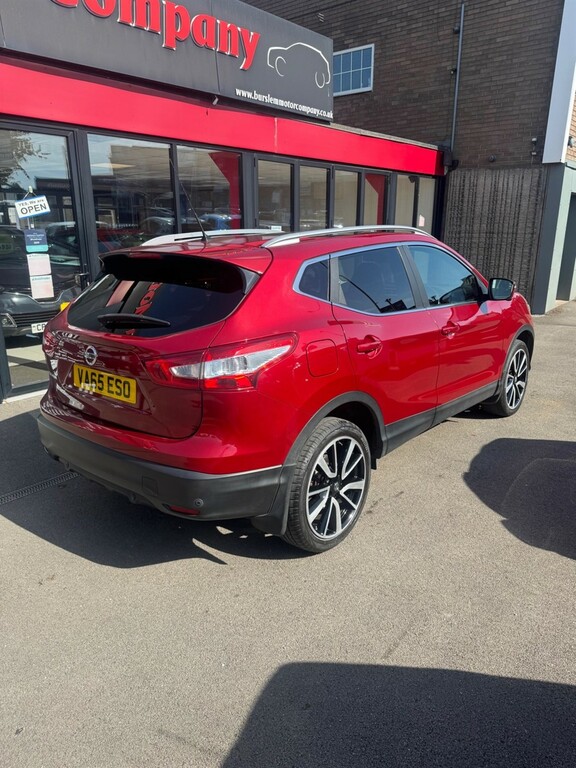 Nissan Qashqai 1.6 Dci Tekna 2Wd Euro 6 Ss VA65ESO Red #2