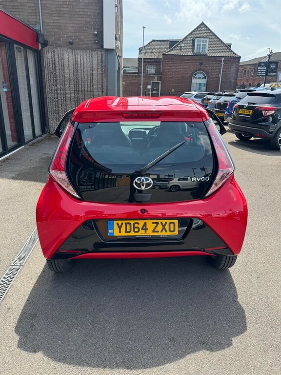 Toyota Aygo 1.0 Vvt-i X-pression Euro 5 Euro 5 YD64ZXO Red #3