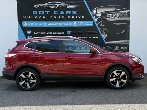 Nissan Qashqai 1.2 Dig-t N-connecta EN65OTG Red #4