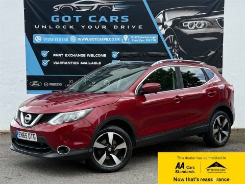 Nissan Qashqai 1.2 Dig-t N-connecta EN65OTG Red