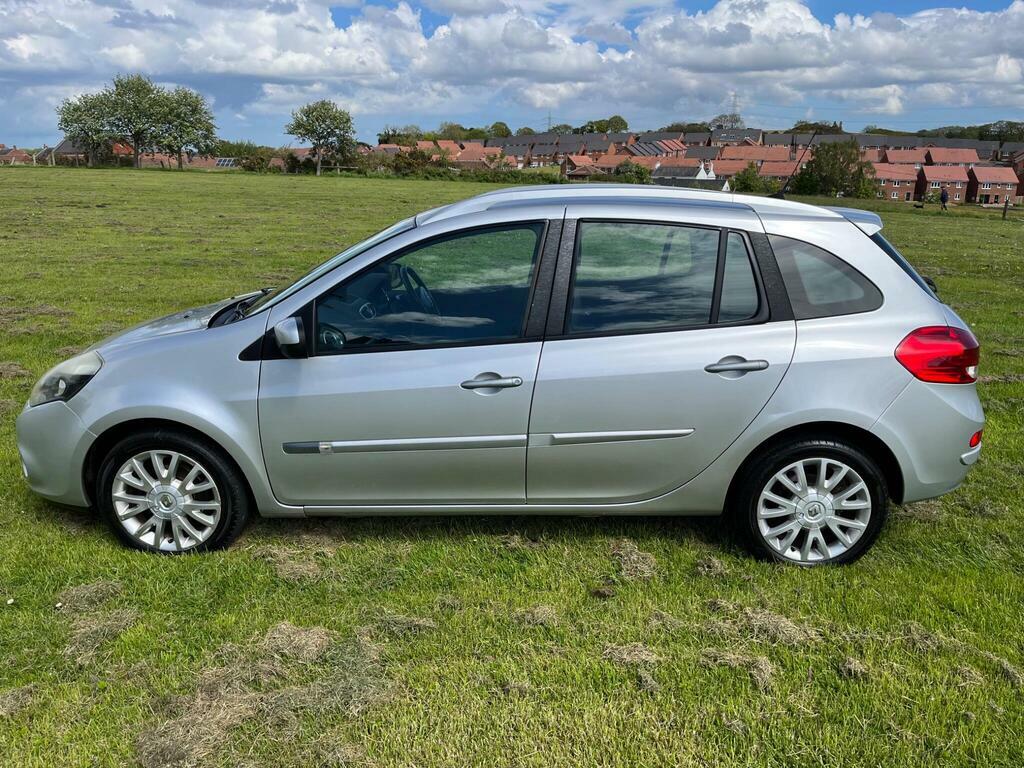 Renault Clio 1.5 Dci Dynamique Tomtom Sport Tourer Euro 5 Silver #2