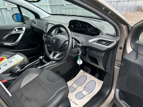 Peugeot e-2008 Sold White #13