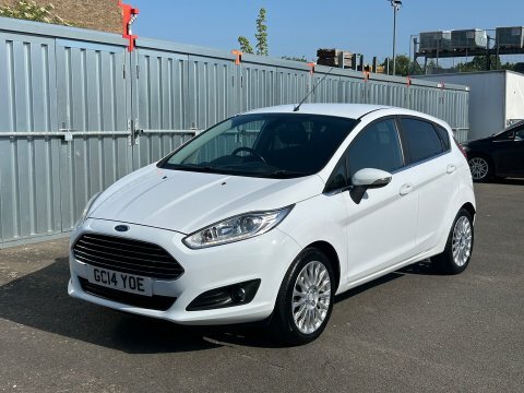 Ford Fiesta Titanium 20 Road White