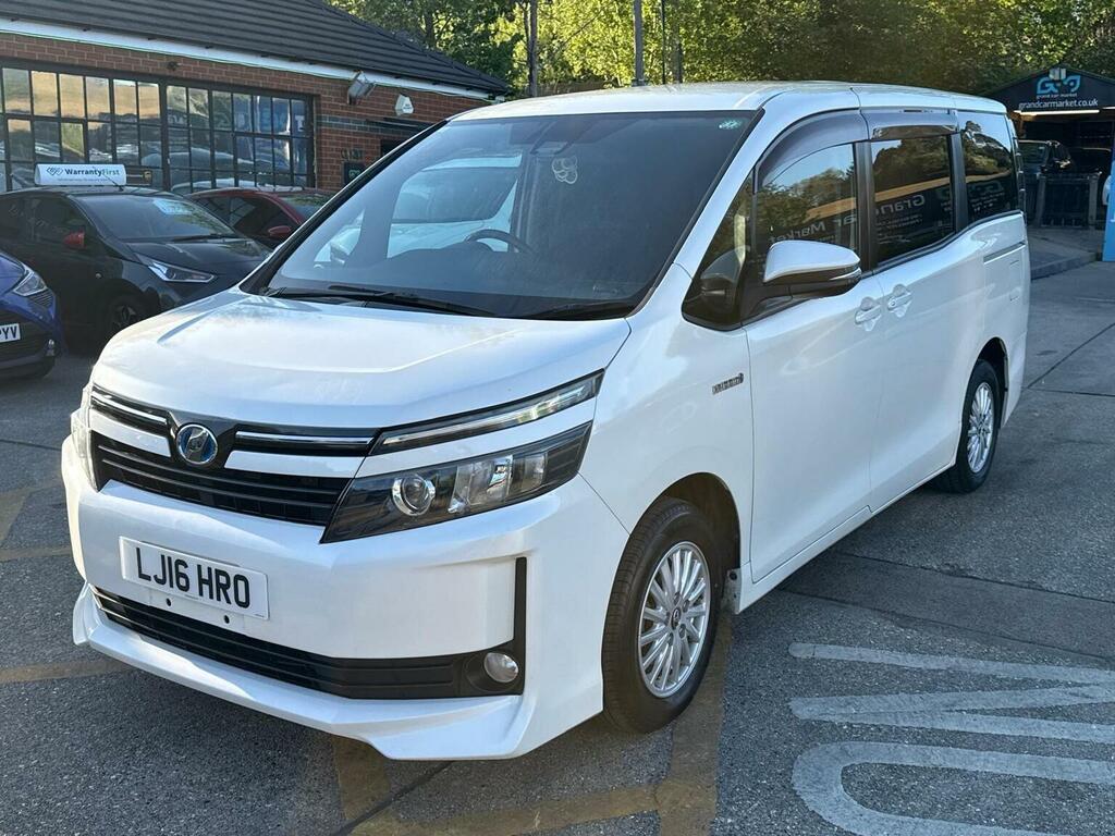 Toyota Noah Mpv Toyota Noah Voxy Hybrid 1.8 2025 White #2