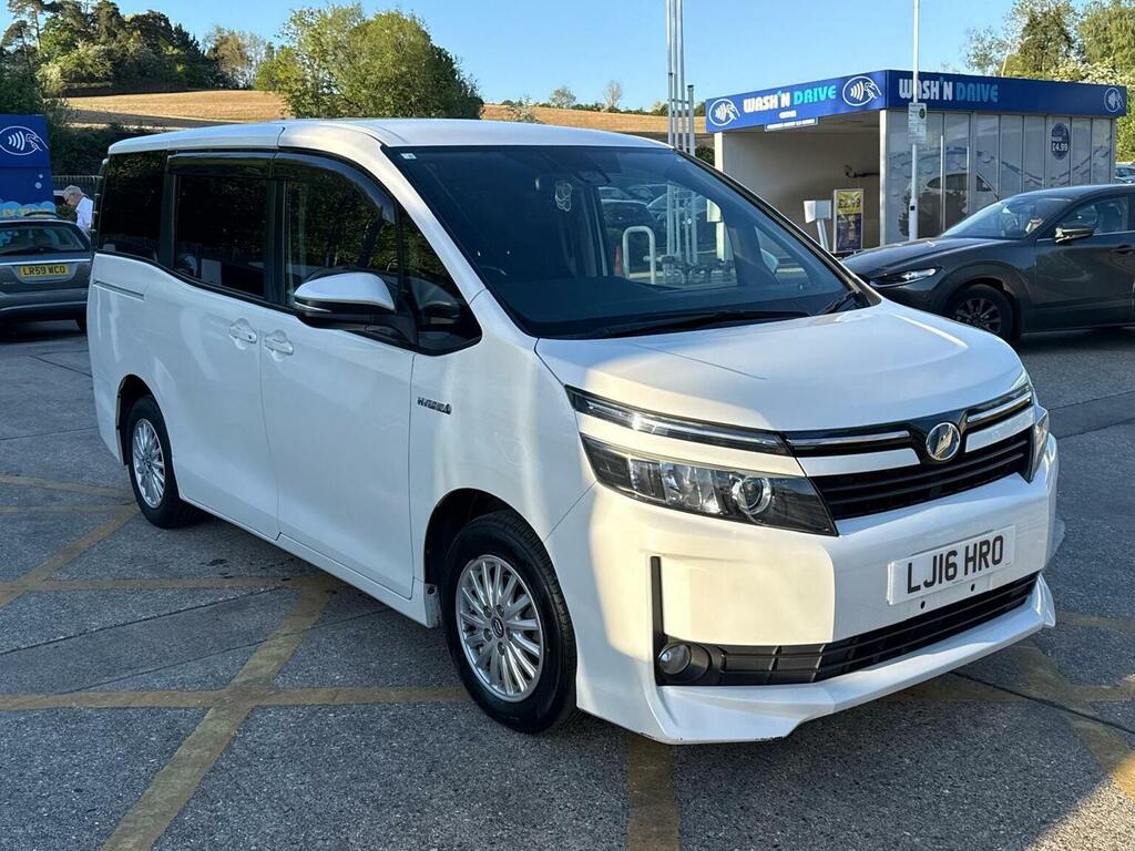 Toyota Noah Mpv Toyota Noah Voxy Hybrid 1.8 2025 White #6