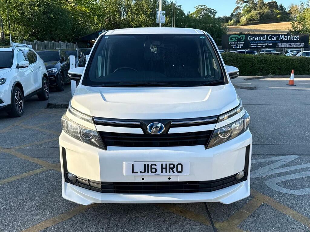 Toyota Noah Mpv Toyota Noah Voxy Hybrid 1.8 2025 White #3