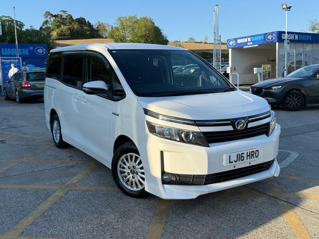 Toyota Noah Mpv Toyota Noah Voxy Hybrid 1.8 2025 White #4