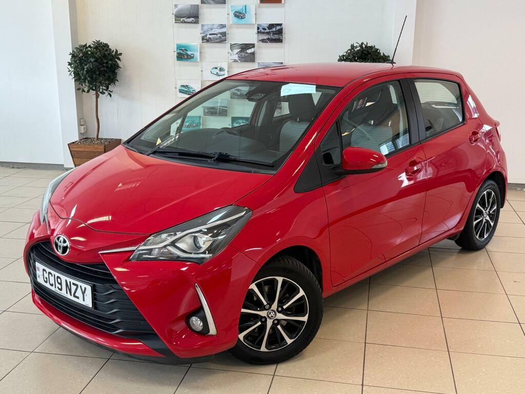 Toyota Yaris 1.5 Vvt-i Icon Tech Euro 6 Red