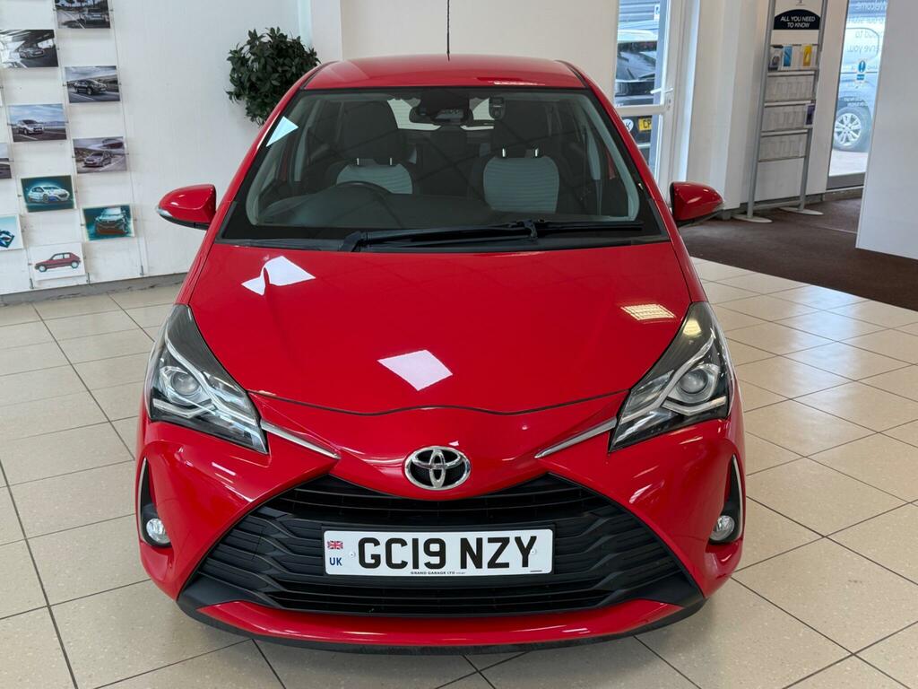 Toyota Yaris 1.5 Vvt-i Icon Tech Euro 6 GC19NZY Red #2