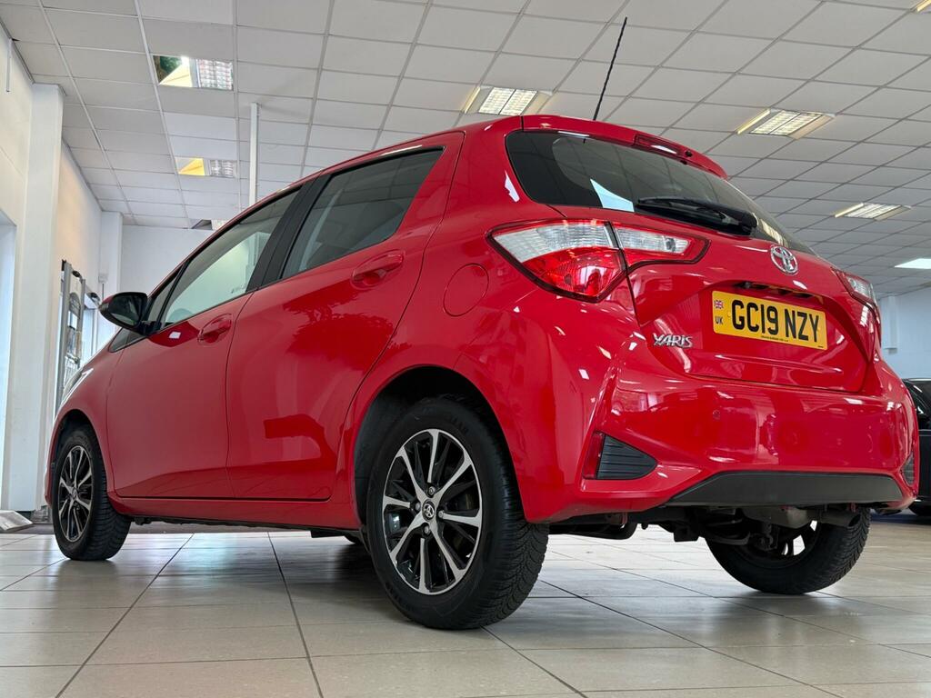 Toyota Yaris 1.5 Vvt-i Icon Tech Euro 6 GC19NZY Red #3