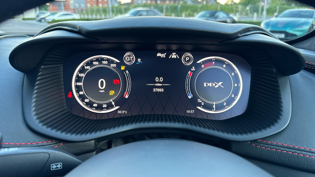 Aston Martin DBX V8 550  #7