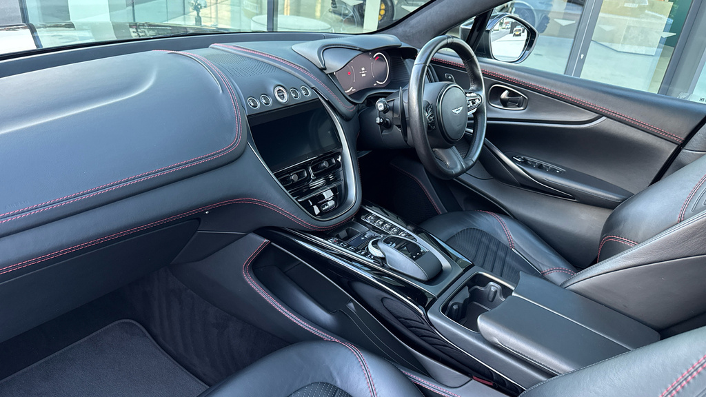 Aston Martin DBX V8 550  #20