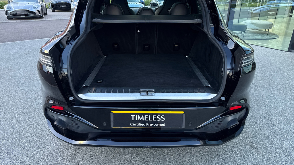 Aston Martin DBX V8 550  #26