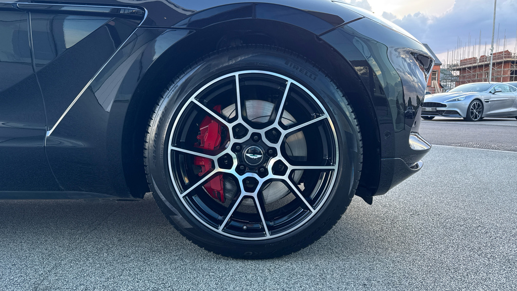 Aston Martin DBX V8 550  #5