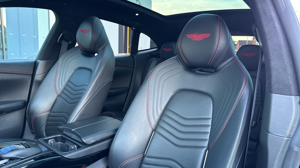Aston Martin DBX V8 550  #22