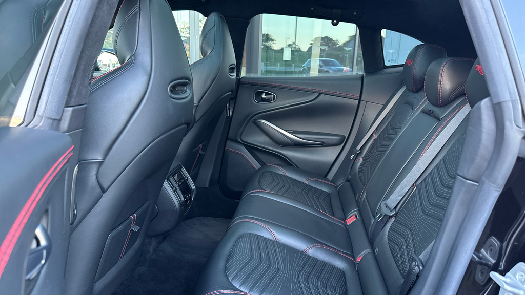 Aston Martin DBX V8 550  #24