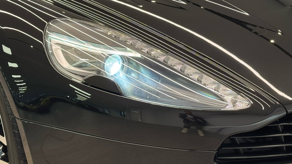 Aston Martin Vanquish Coupe Silver #24