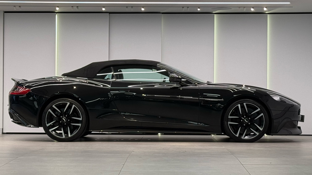 Aston Martin Vanquish Coupe Silver #15