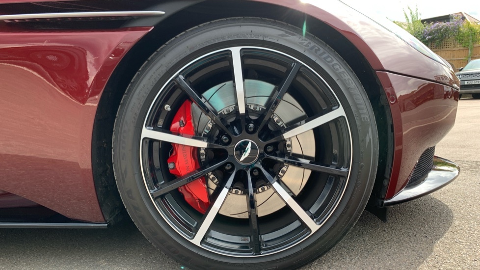 Aston Martin DB11 4.0L V8 Coupe  #4