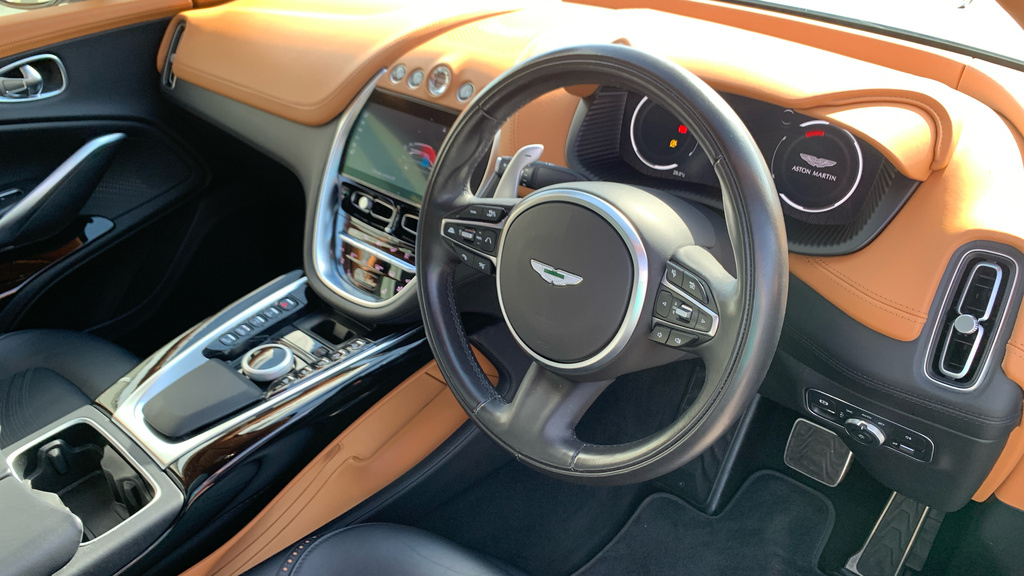 Aston Martin DBX 4.0L V8 550 EY71UJP Silver #3